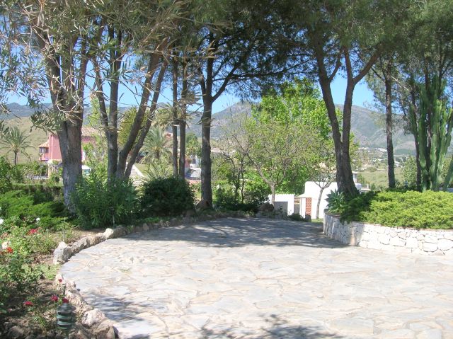 Gran finca con vistas a mar y montaña.