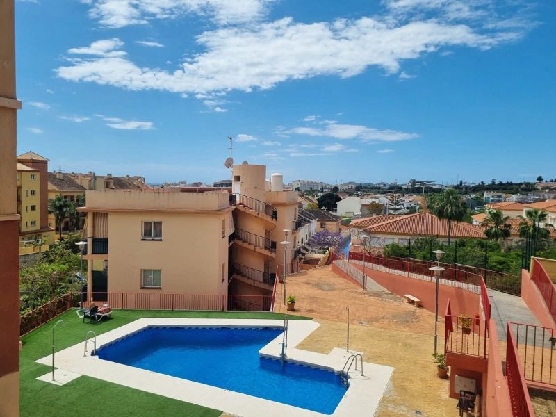 Excelente y acogedor atico con garaje, piscina e impresionantes vistas en Los Pacos, Fuengirola