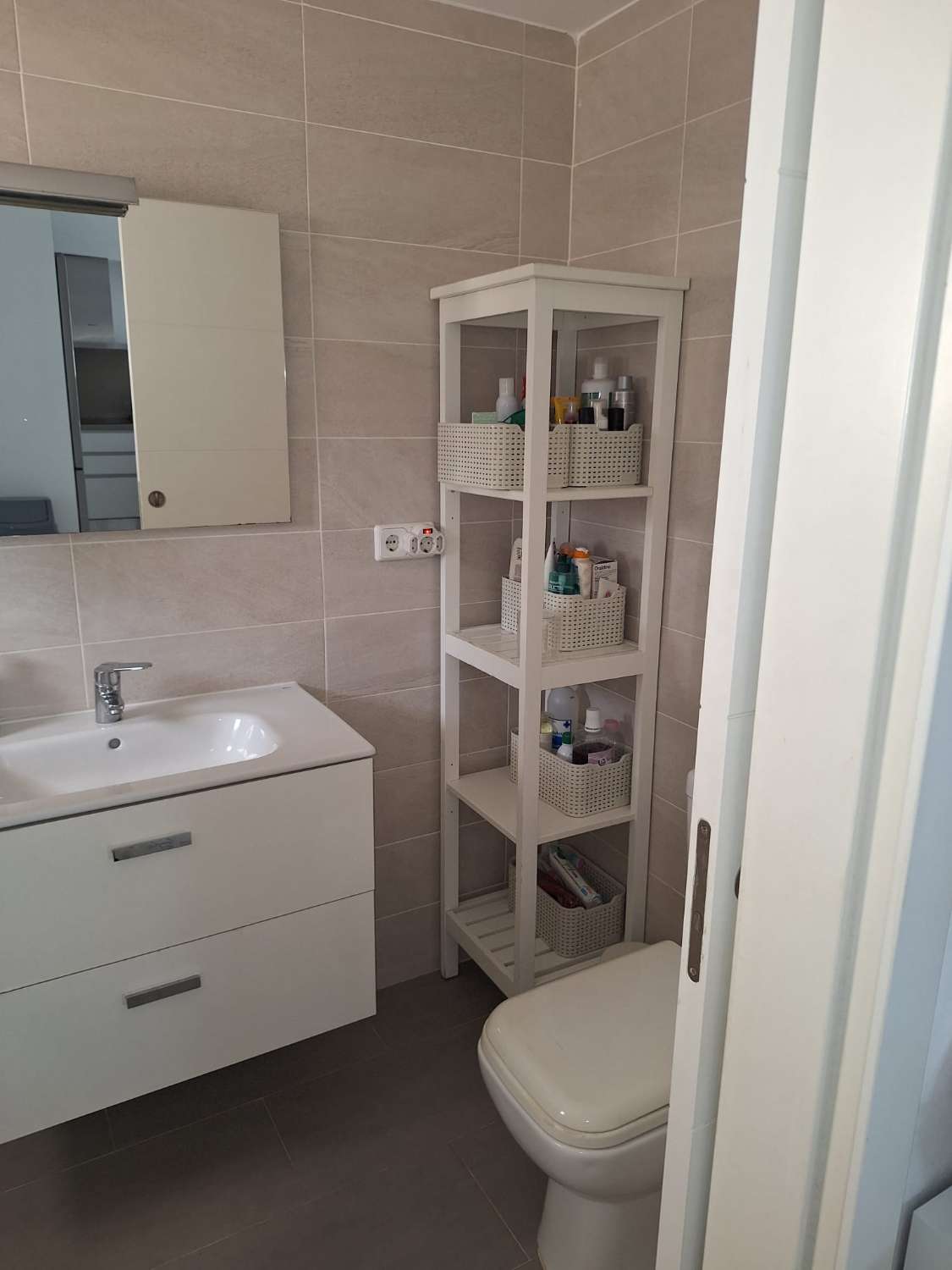 Excelente y acogedor atico con garaje, piscina e impresionantes vistas en Los Pacos, Fuengirola