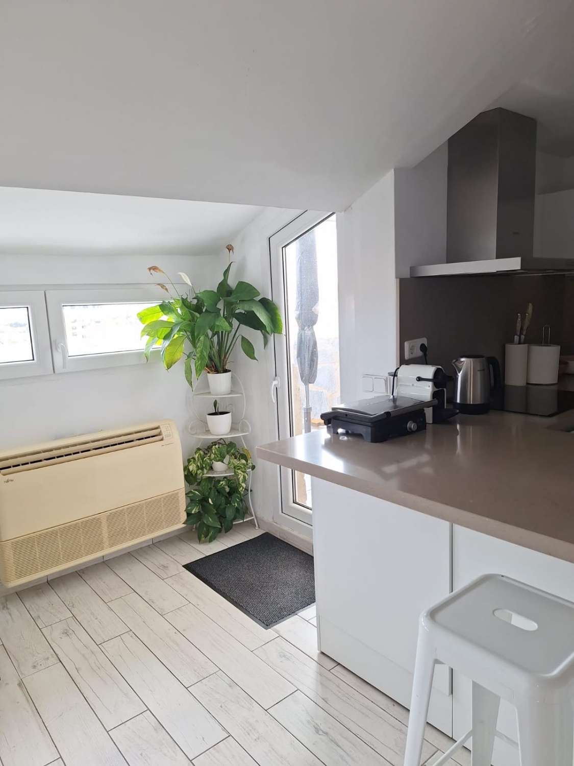 Excelente y acogedor atico con garaje, piscina e impresionantes vistas en Los Pacos, Fuengirola