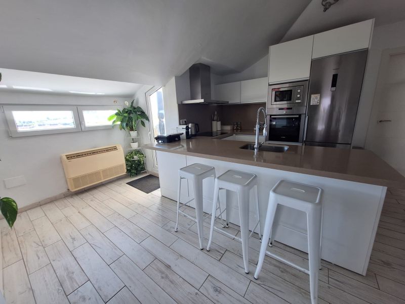 Excelente y acogedor atico con garaje, piscina e impresionantes vistas en Los Pacos, Fuengirola