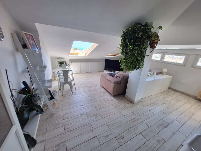 Excelente y acogedor atico con garaje, piscina e impresionantes vistas en Los Pacos, Fuengirola