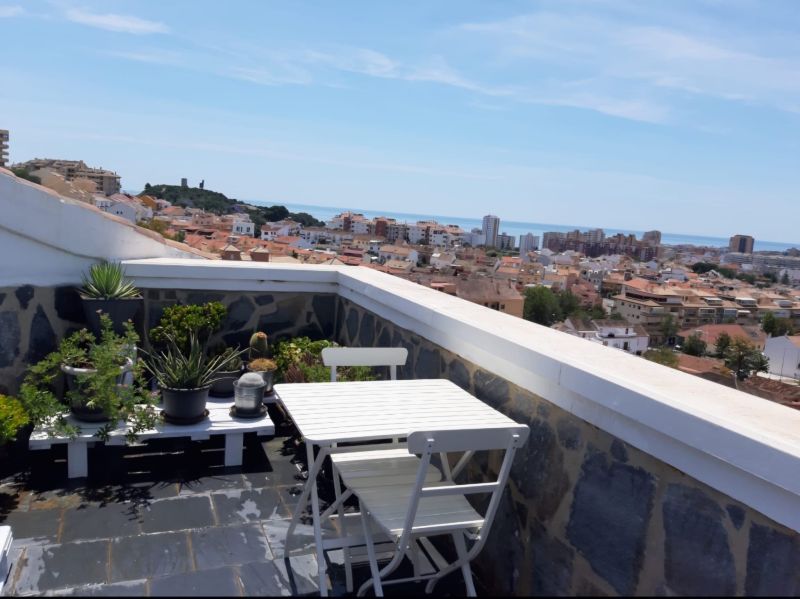 Excelente y acogedor atico con garaje, piscina e impresionantes vistas en Los Pacos, Fuengirola