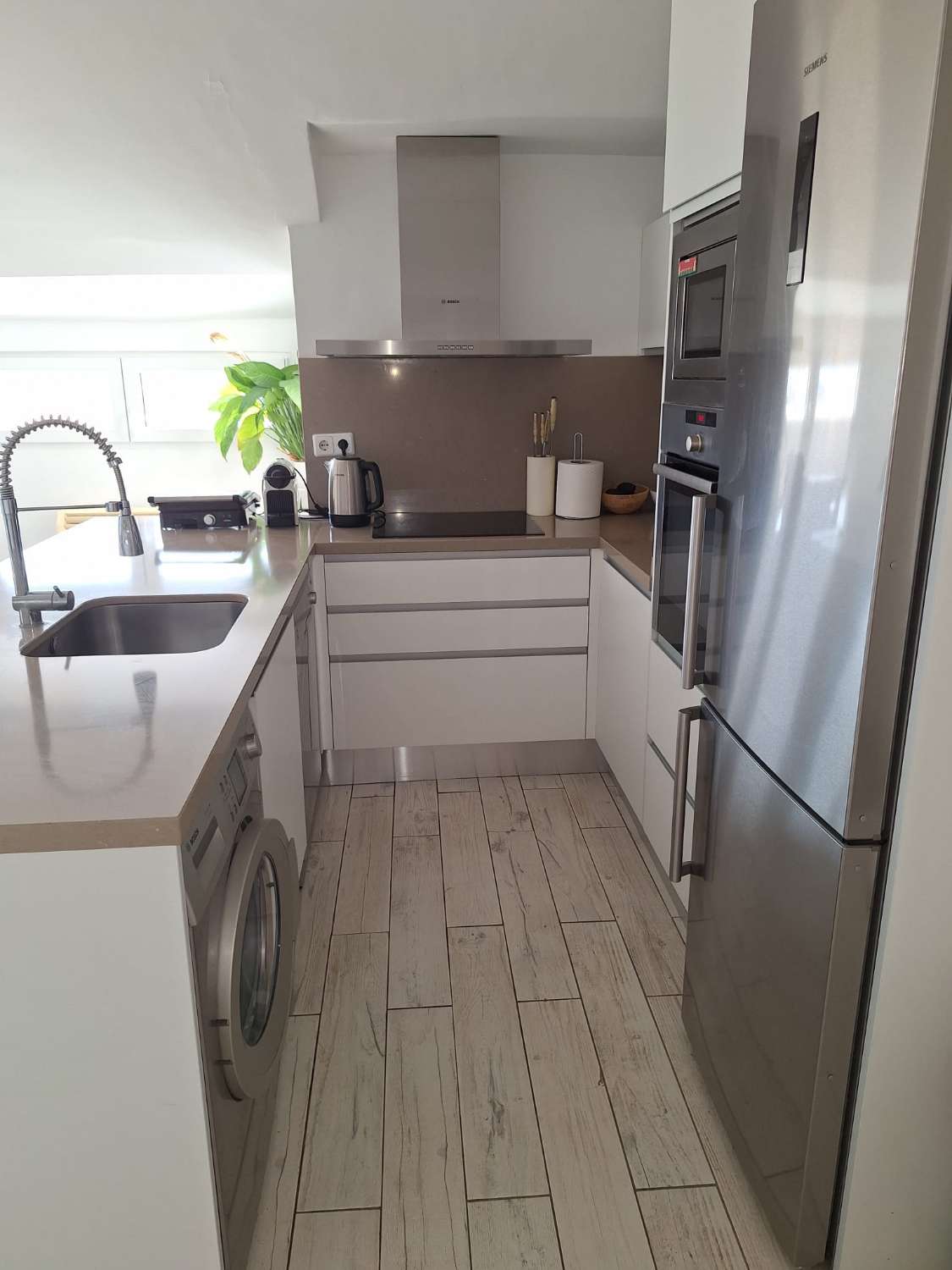 Excelente y acogedor atico con garaje, piscina e impresionantes vistas en Los Pacos, Fuengirola