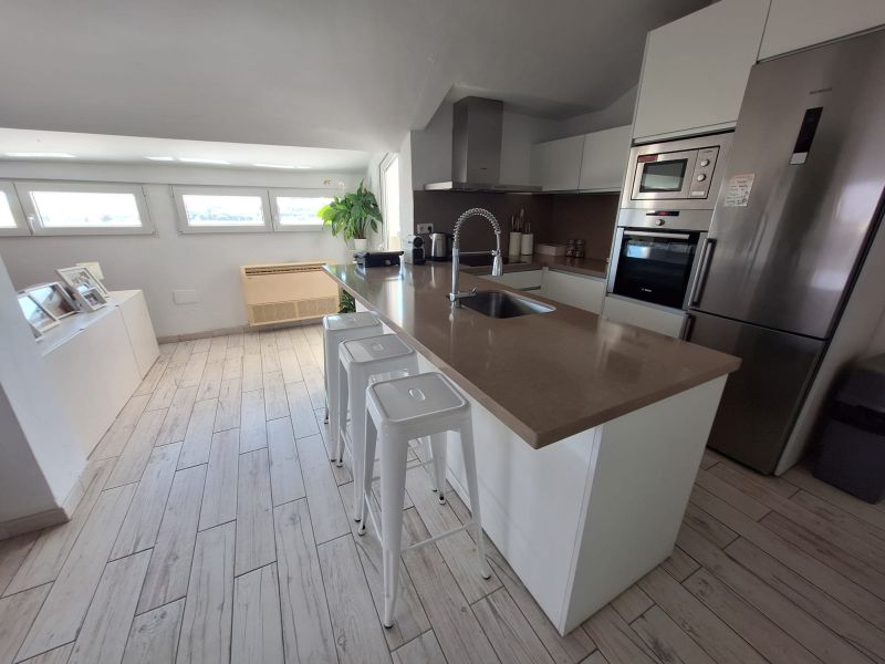 Excelente y acogedor atico con garaje, piscina e impresionantes vistas en Los Pacos, Fuengirola