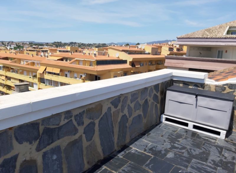 Excelente y acogedor atico con garaje, piscina e impresionantes vistas en Los Pacos, Fuengirola