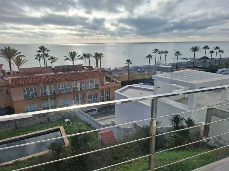 Amplio chalet independiente con vistas al mar