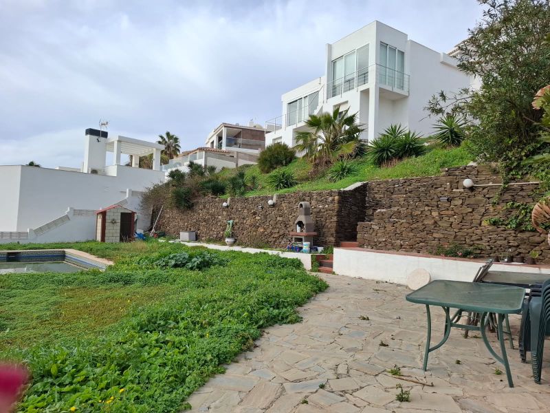 Amplio chalet independiente con vistas al mar