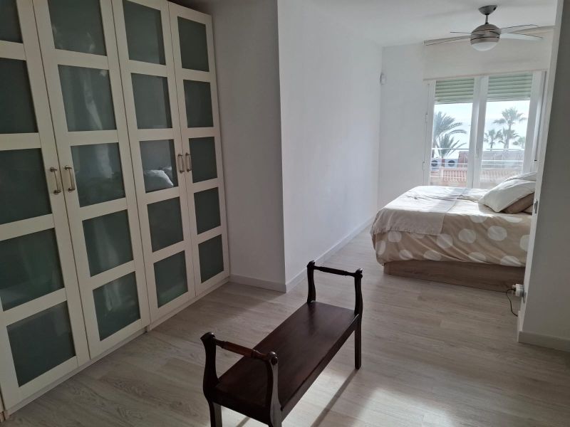 Amplio chalet independiente con vistas al mar