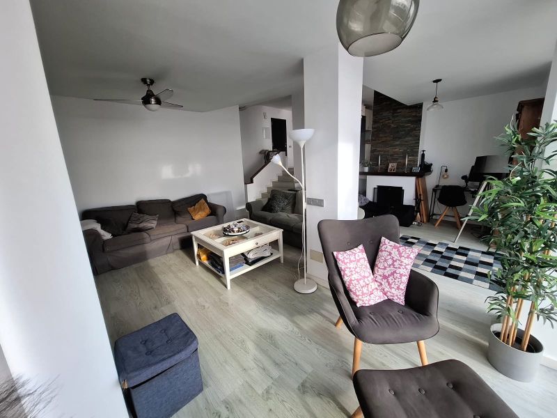 Amplio chalet independiente con vistas al mar