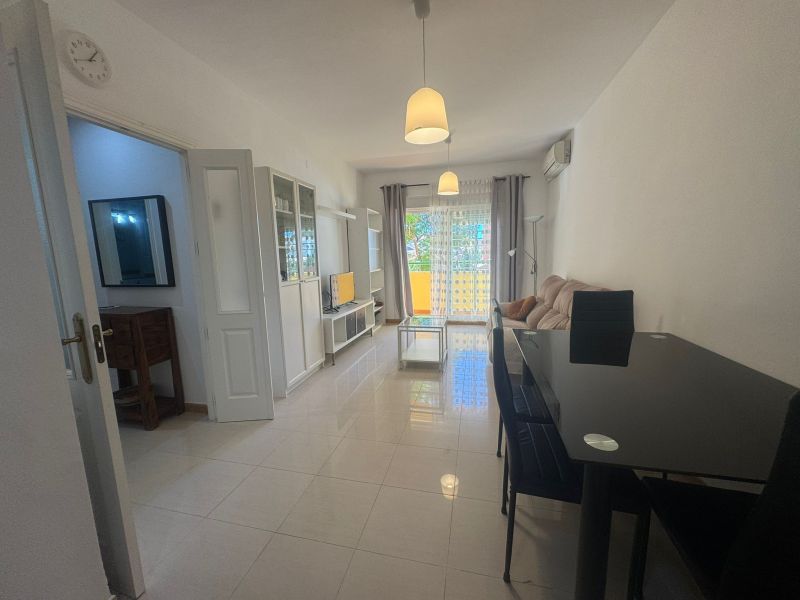 Bonito piso situado en Los Pacos, Fuengirola, con piscina y parking incluido