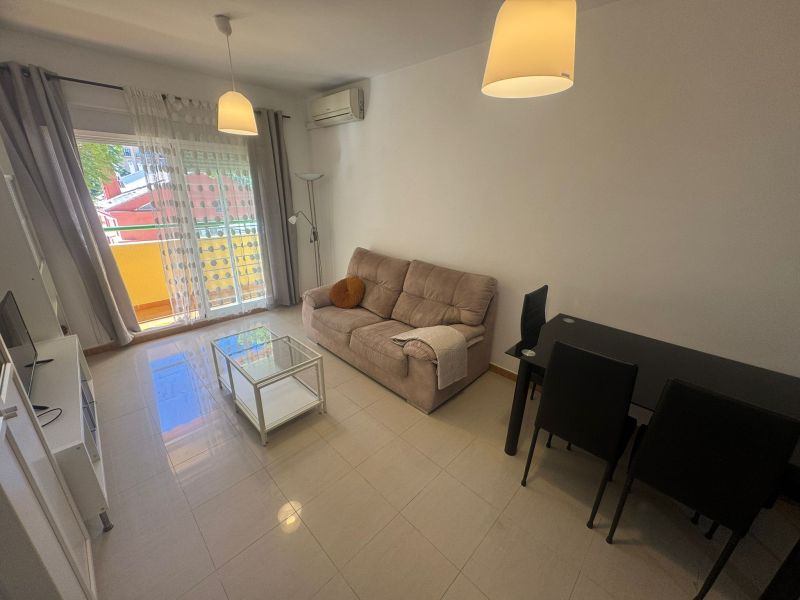 Bonito piso situado en Los Pacos, Fuengirola, con piscina y parking incluido