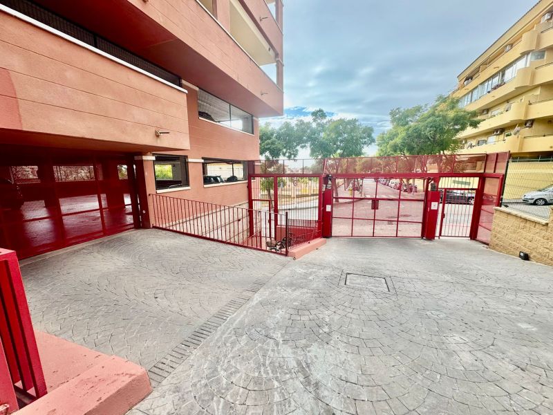 fANTASTICO OPORTUNIDAD EN LOS PACOS, FUENGIROLA.