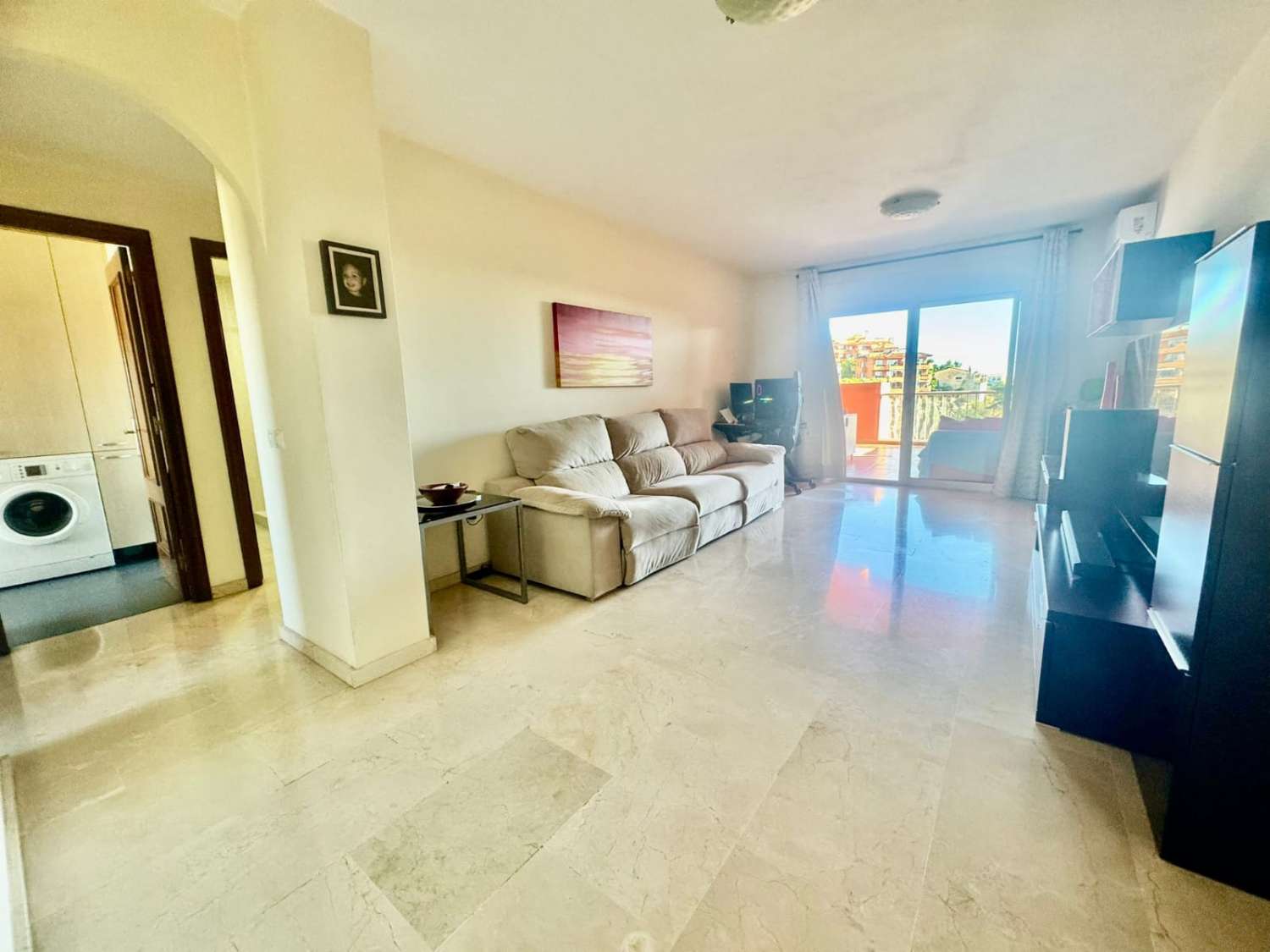 Bonito y acogedor piso con parking y piscina.