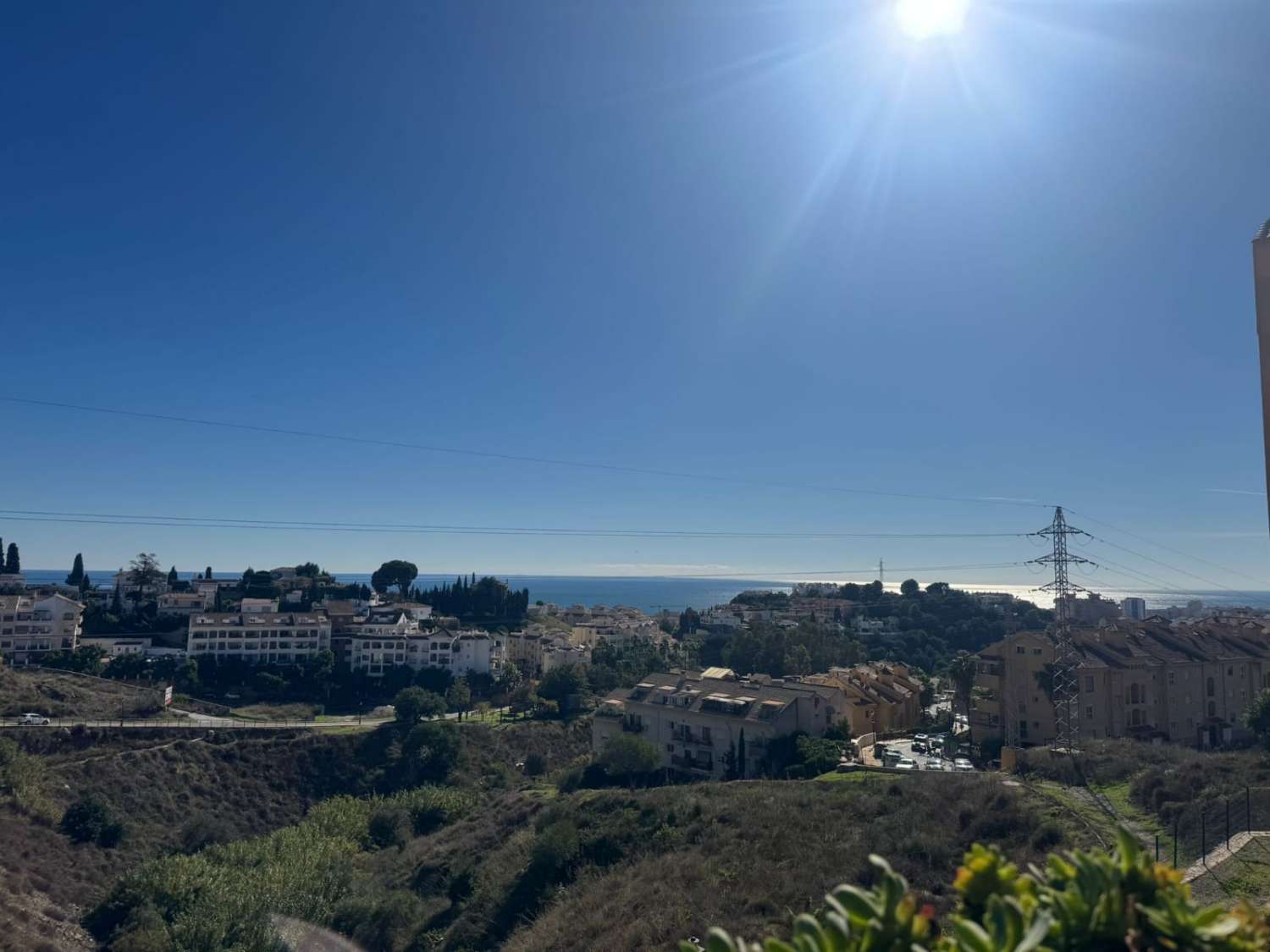 Bonito y acogedor piso con parking y piscina.