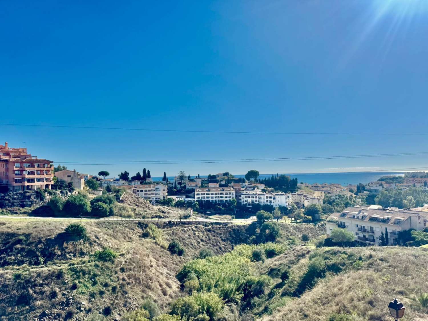 Bonito y acogedor piso con parking y piscina.