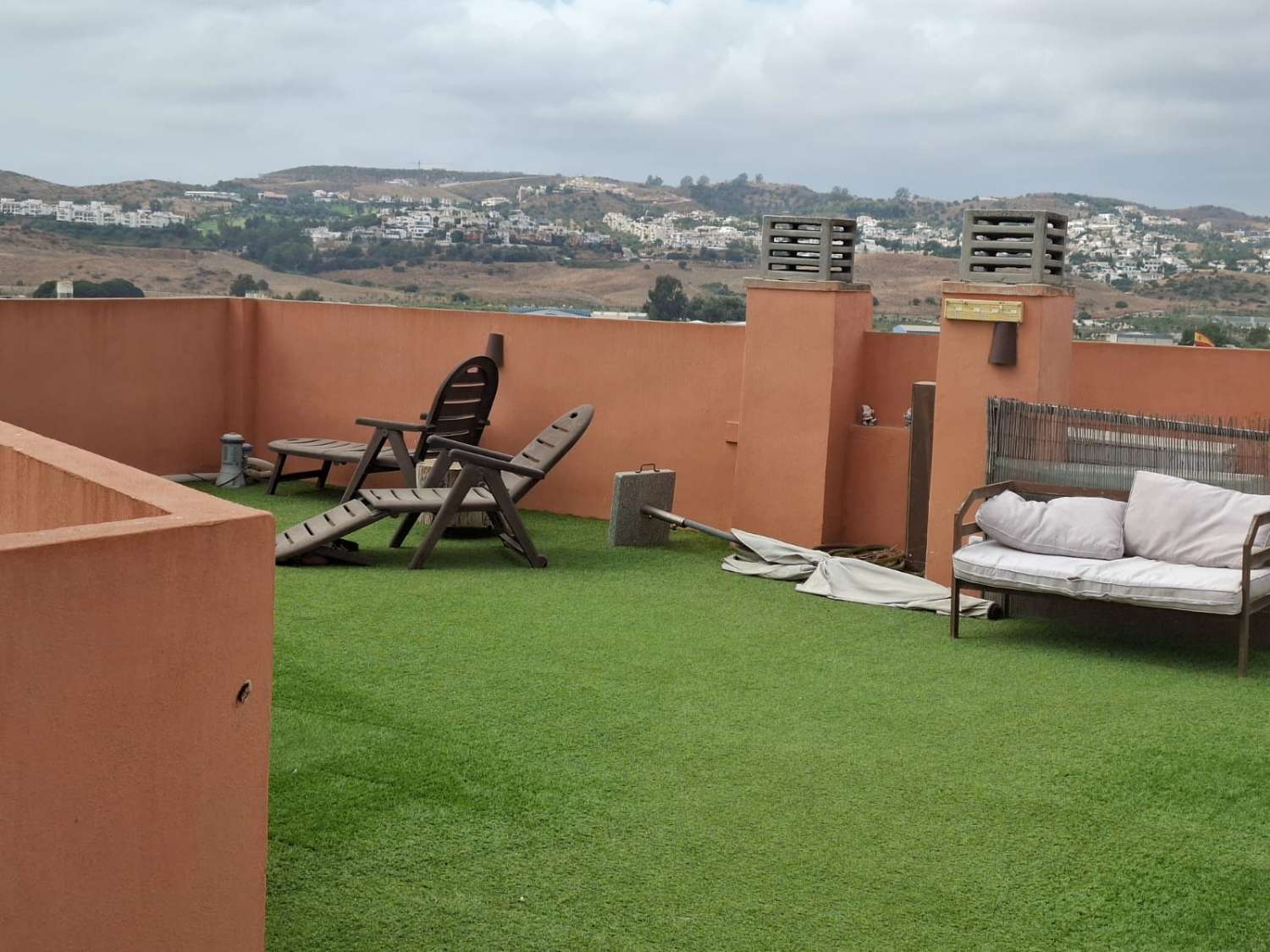 Atico con terraza amplia para disfrutar en Campanilla