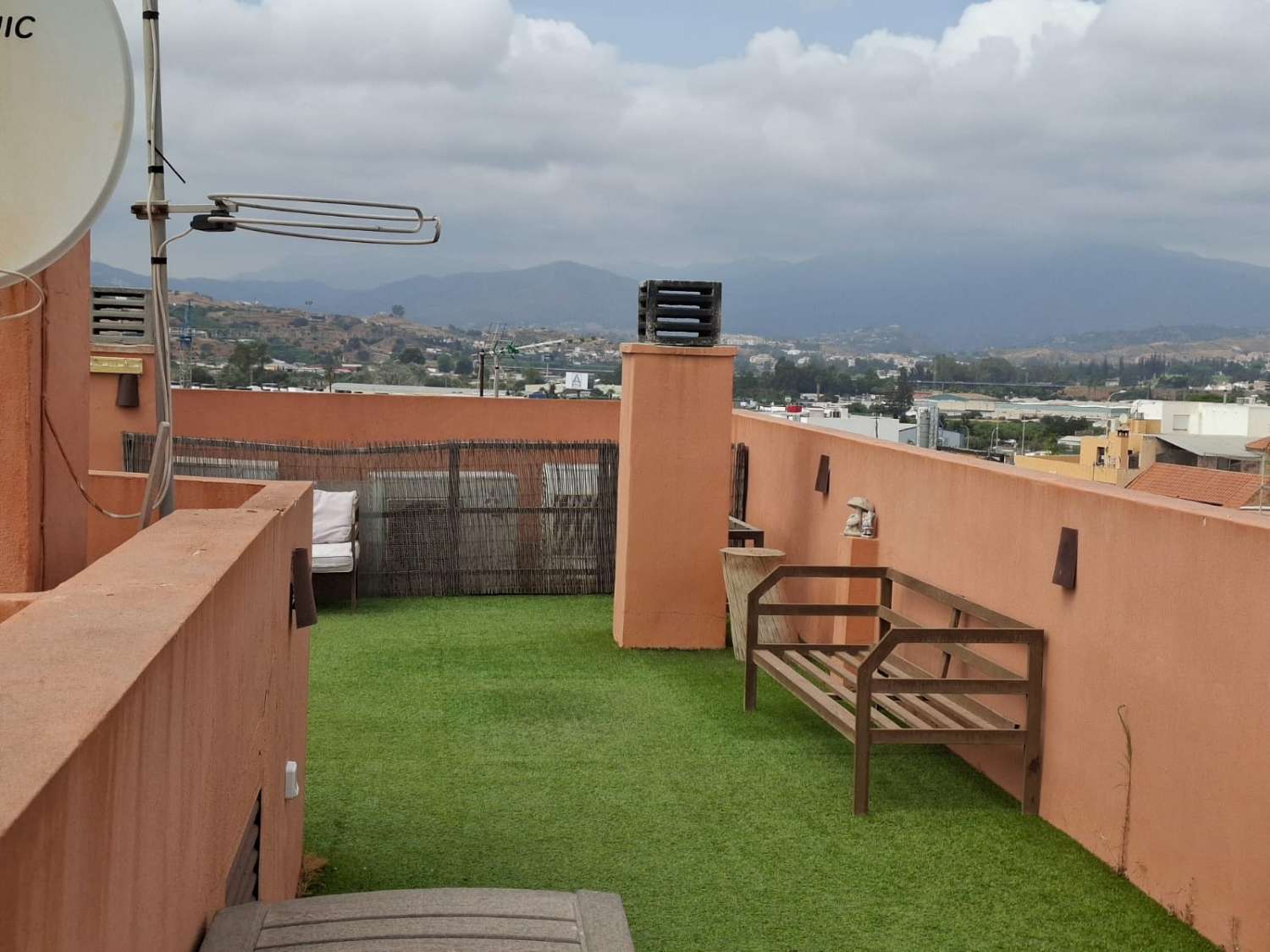 Atico con terraza amplia para disfrutar en Campanilla
