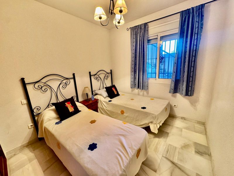 Magnifico piso de 2 dormitorios/2maños con terraza, piscina y parking comunitario