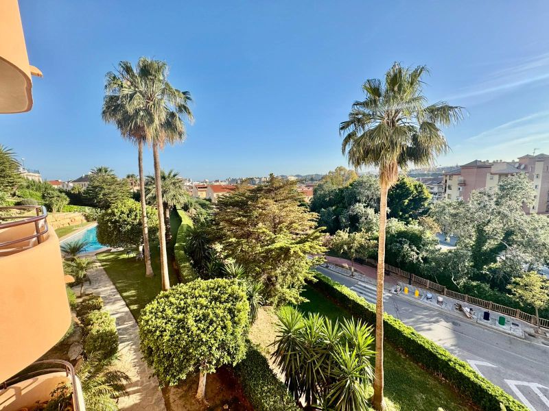 Magnifico piso de 2 dormitorios/2maños con terraza, piscina y parking comunitario