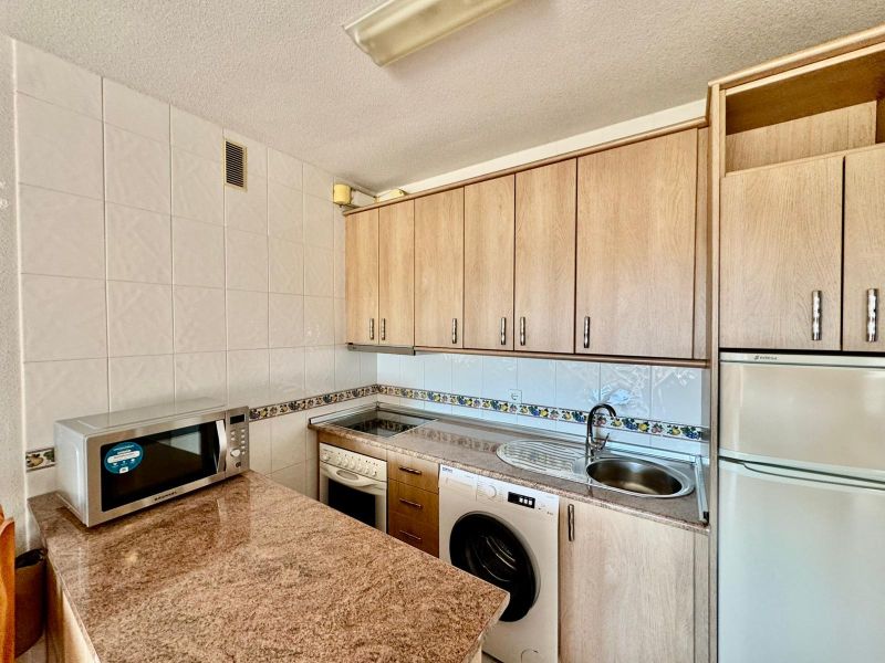 Magnifico piso de 2 dormitorios/2maños con terraza, piscina y parking comunitario