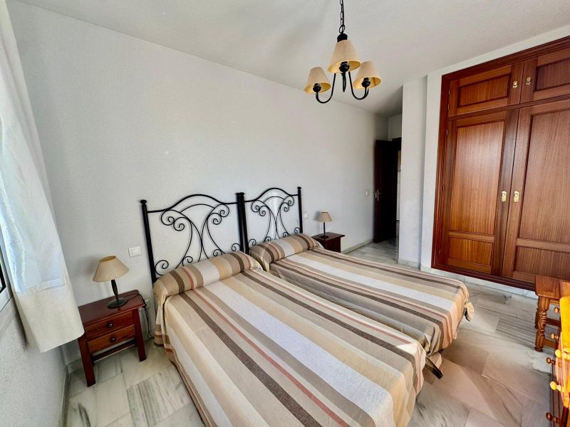 Magnifico piso de 2 dormitorios/2maños con terraza, piscina y parking comunitario