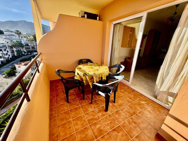 Magnifico piso de 2 dormitorios/2maños con terraza, piscina y parking comunitario