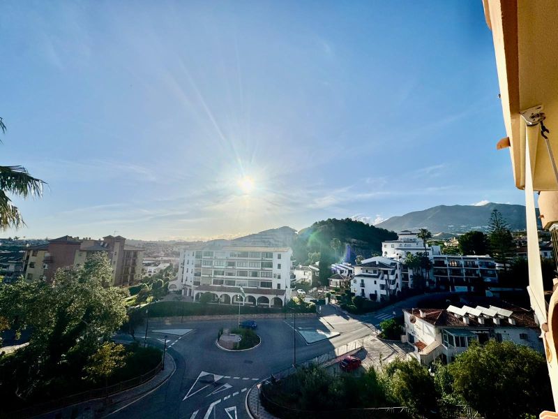 Magnifico piso de 2 dormitorios/2maños con terraza, piscina y parking comunitario
