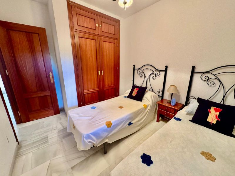 Magnifico piso de 2 dormitorios/2maños con terraza, piscina y parking comunitario