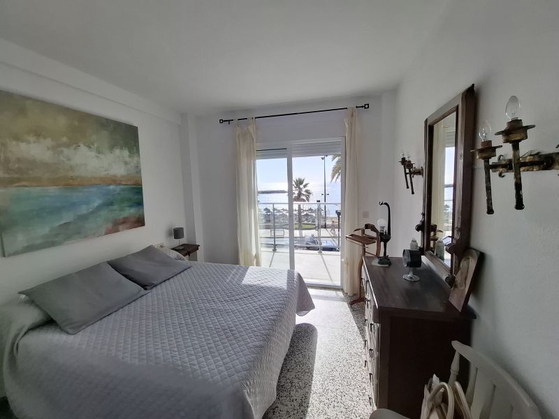 Gran piso en primera linea de Paseo Maritimo del centro de Fuengirola con garaje incluido