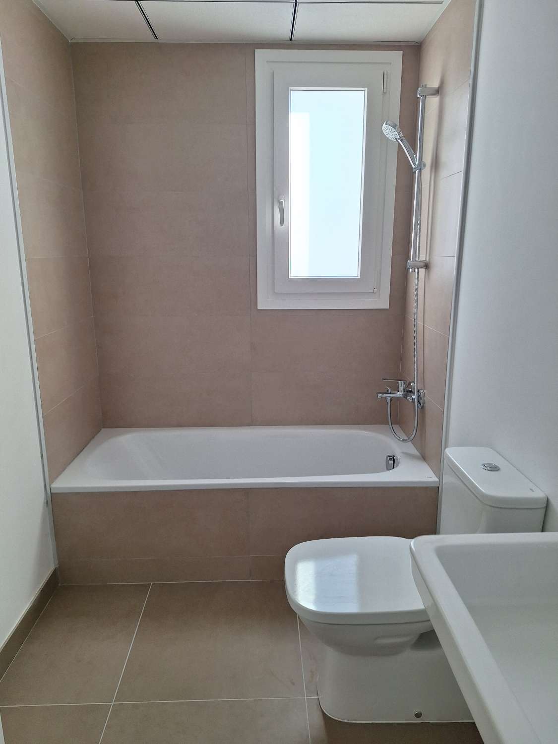 Magnifico piso a estrenar a 5 minutos del mar con piscina, garaje y gimnasio y vistas impresionantes al mar