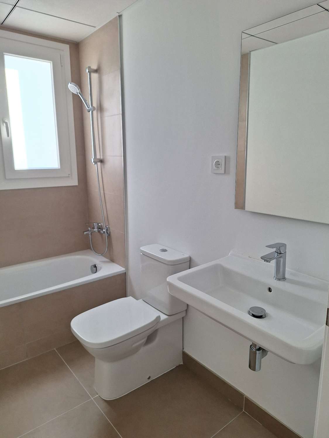 Magnifico piso a estrenar a 5 minutos del mar con piscina, garaje y gimnasio y vistas impresionantes al mar